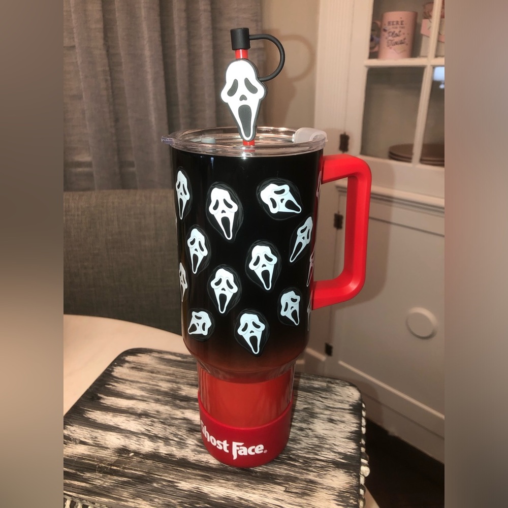 🖤 Ghost Face  Travel tumbler with Ghost face straw.  40 oz